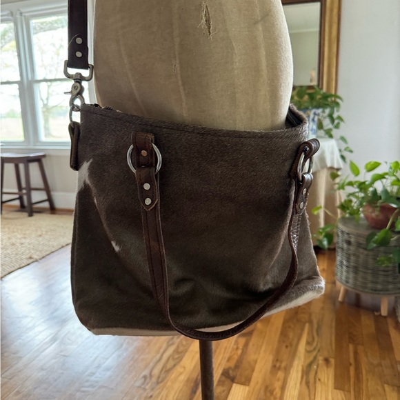 Wild Goose Cowhide Tote - Picture 2 of 10